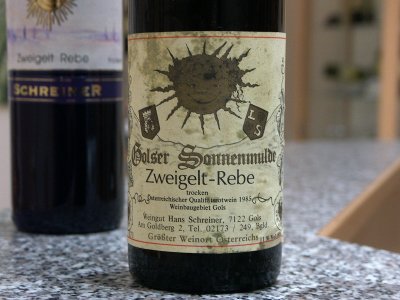 The 1985 label in detail, old but familiar.